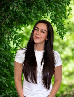 Yuliana Murcia, Puerto Jiménez real estate agent assisting clients with property search